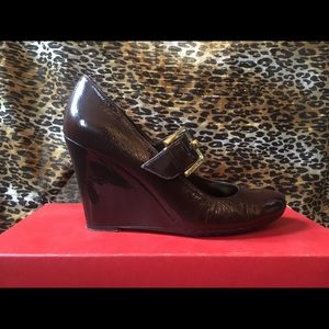 Y2K BCBG Girls brown patent Mary Jane wedges